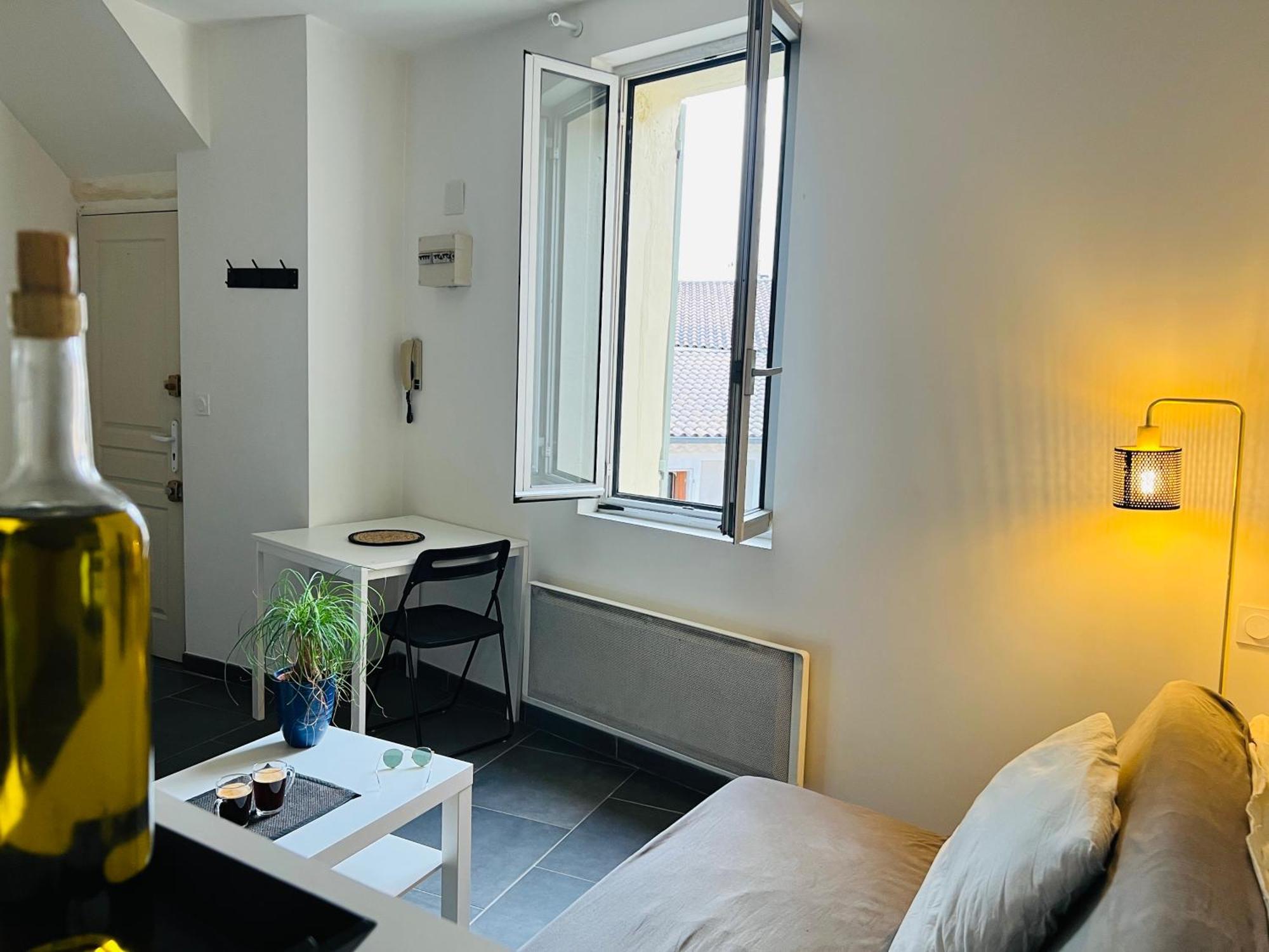 Cosy Studio Hyper Centre Avec Kitchenette & Climatisation カルパントラ エクステリア 写真